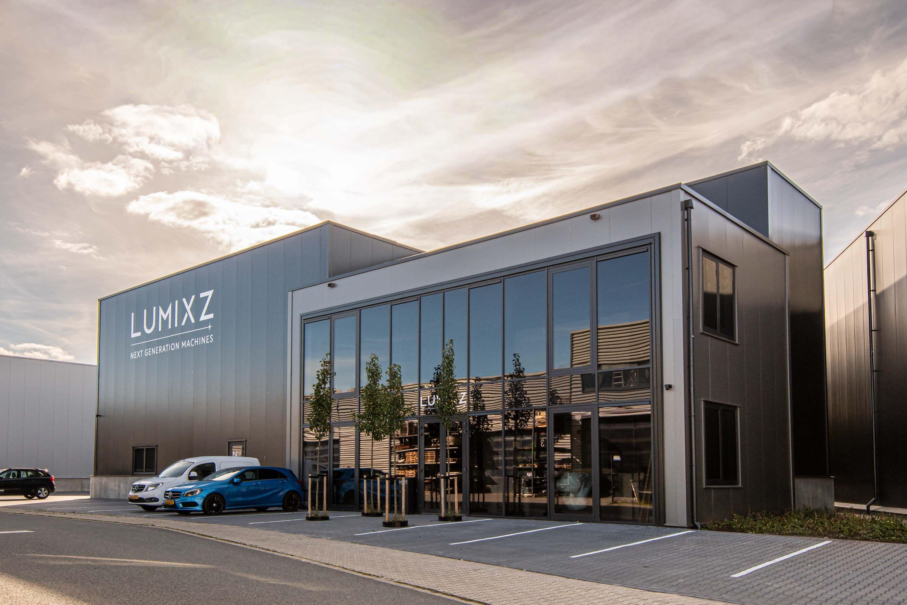 Lumixz bedrijfspand vanaf de buitenkant